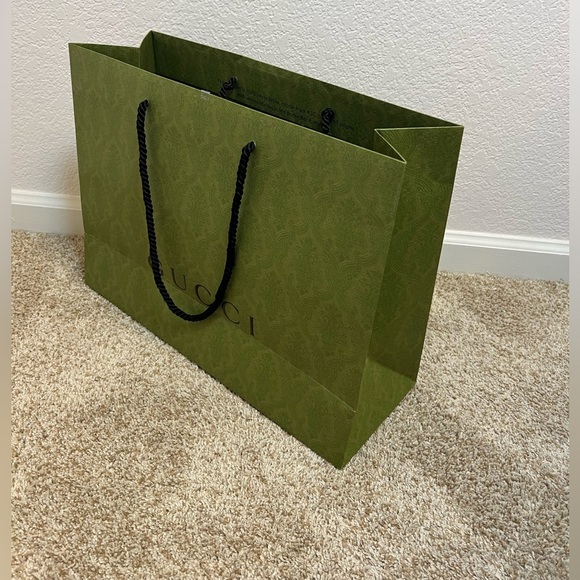 Gucci Gift Bag Large Green Card Stock 18' X 14'
X 6.5'.EUC - Picture 4 of 7